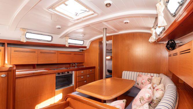 Book yachts online - sailboat - Beneteau 43 - ROUALEYN - rent