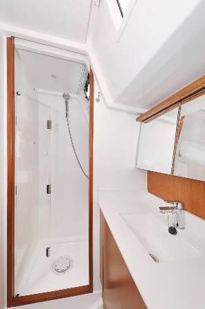 Book yachts online - sailboat - Bavaria C45 Holiday - ARTEMIS - rent