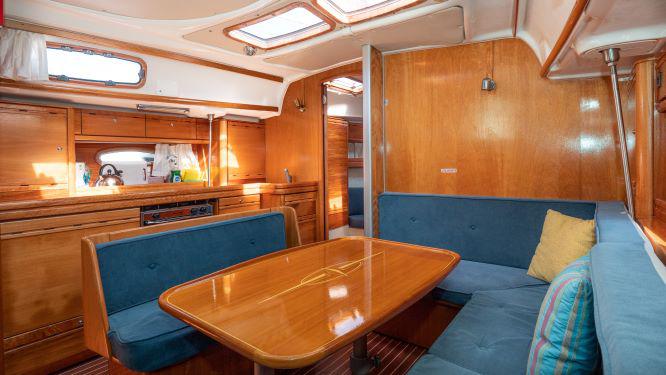 Book yachts online - sailboat - Bavaria Cruiser 39 - IONA - rent