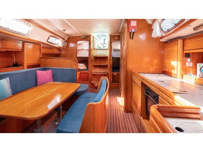 Book yachts online - sailboat - Bavaria Cruiser 39 - IONA - rent