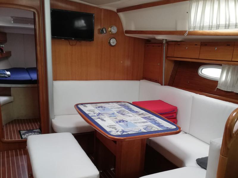 Book yachts online - sailboat - Bavaria 39 Cruiser - Torno Sabato - rent