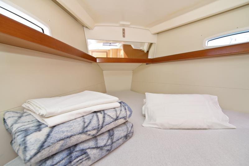 Book yachts online - sailboat - Beneteau Oceanis 43 - Mataa - rent