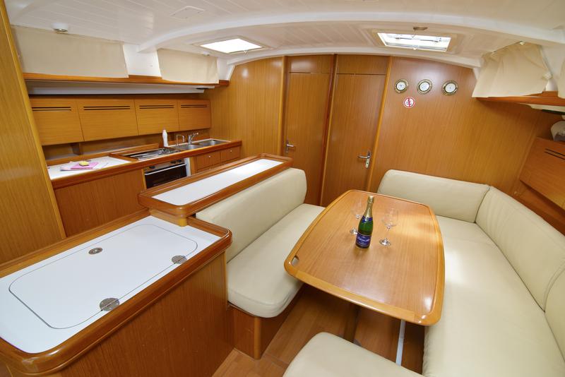 Book yachts online - sailboat - Beneteau Cyclades 50.5 - SaPhiSo III - rent