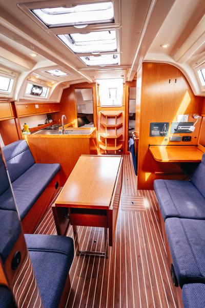 Book yachts online - sailboat - Bavaria Cruiser 37 - Blue Tone - rent