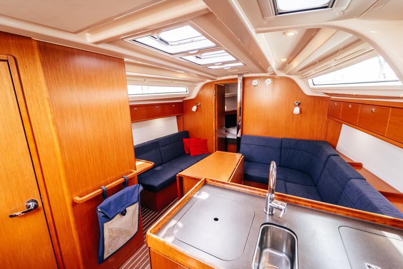 Book yachts online - sailboat - Bavaria Cruiser 37 - Blue Tone - rent