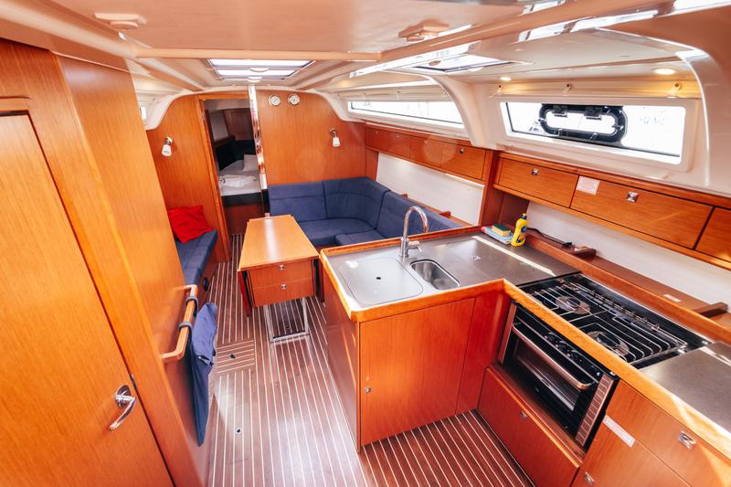 Book yachts online - sailboat - Bavaria Cruiser 37 - Blue Tone - rent