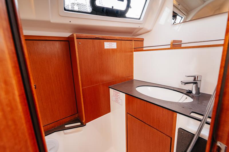 Book yachts online - sailboat - Bavaria Cruiser 37 - Blue Tone - rent