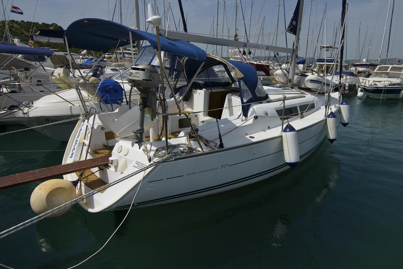 Book yachts online - sailboat - Sun Odyssey 32 - Carmen - rent