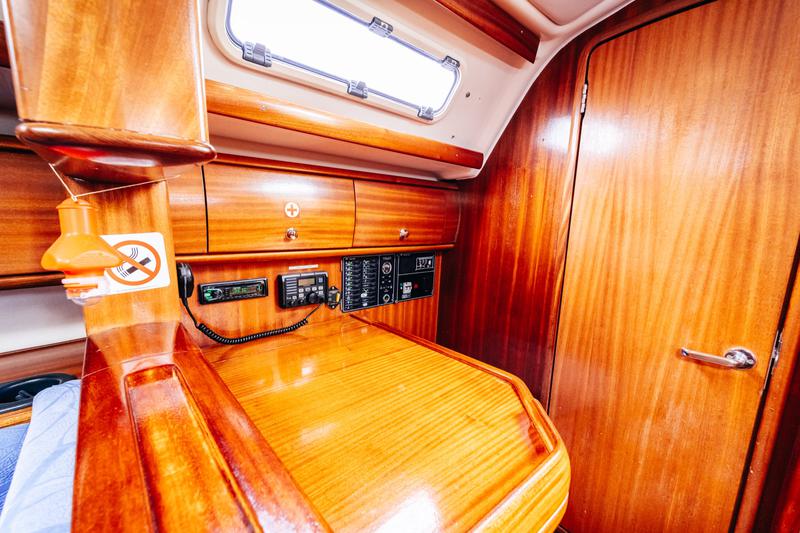 Book yachts online - sailboat - Bavaria 36 Cruiser - Dolkar - rent
