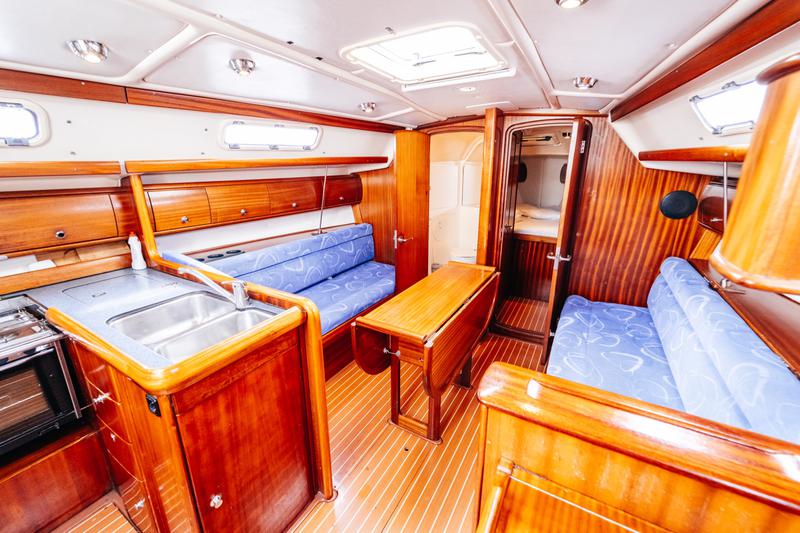 Book yachts online - sailboat - Bavaria 36 Cruiser - Dolkar - rent