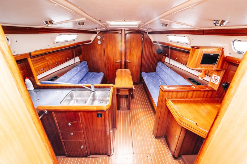 Book yachts online - sailboat - Bavaria 36 Cruiser - Dolkar - rent