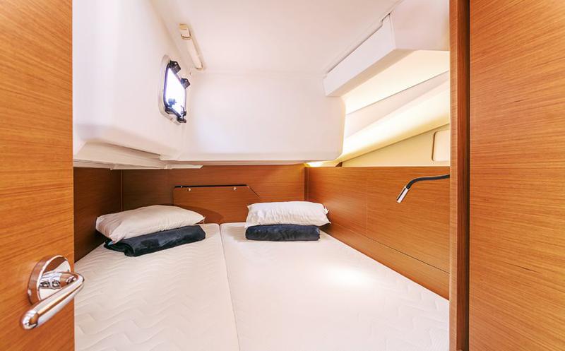 Book yachts online - sailboat - Sun Odyssey 440 - Indira - rent