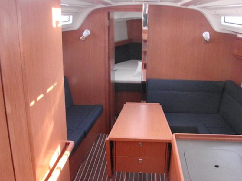 Book yachts online - sailboat - Bavaria 37 Cruiser - Kristina - rent