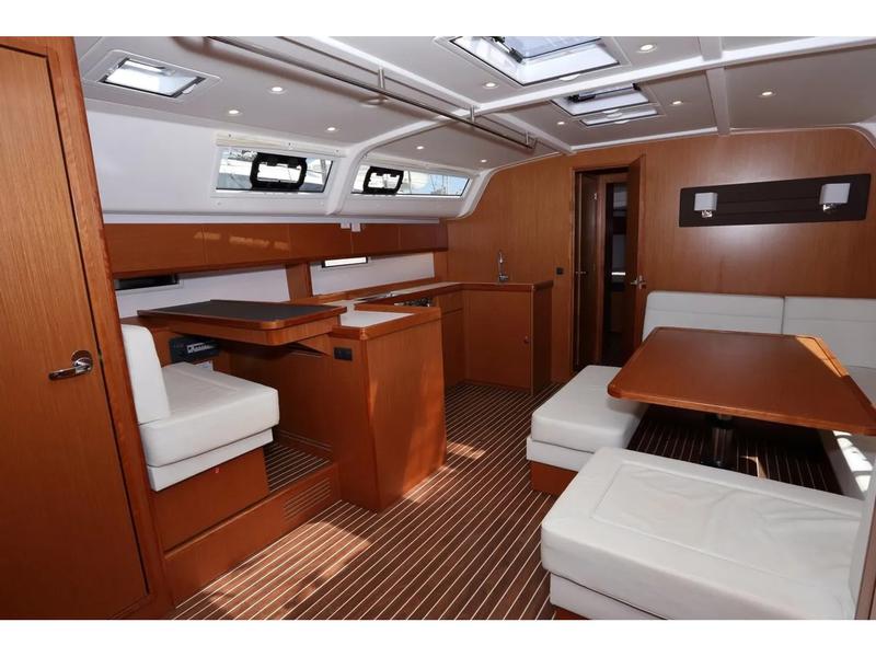 Book yachts online - sailboat - Bavaria 51 Cruiser - Vera - rent