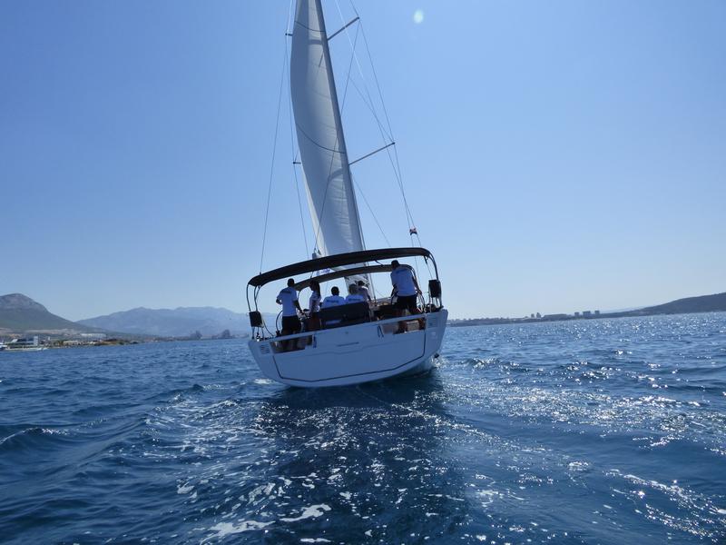 Book yachts online - sailboat - Dufour 470 - BALU - rent
