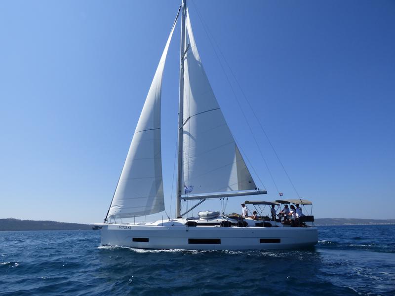 Book yachts online - sailboat - Dufour 470 - BALU - rent