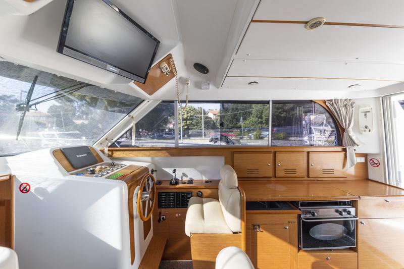 Book yachts online - motorboat - Antares 10.80 - Hantobas - rent