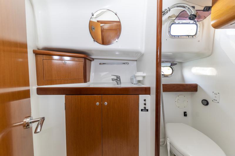 Book yachts online - motorboat - Antares 10.80 - Hantobas - rent