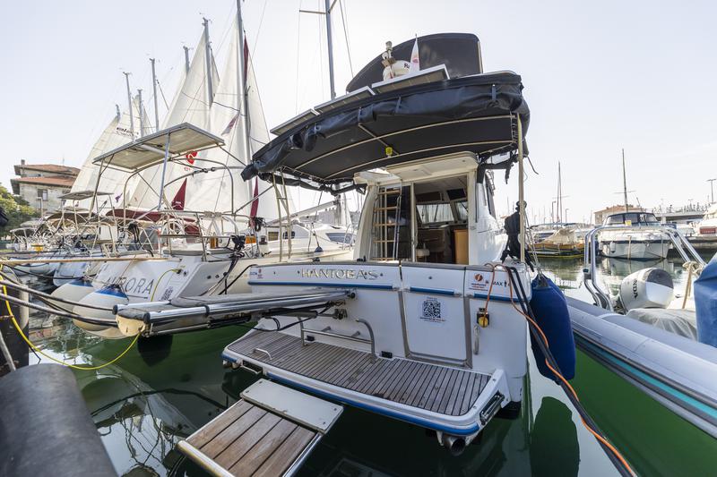 Book yachts online - motorboat - Antares 10.80 - Hantobas - rent