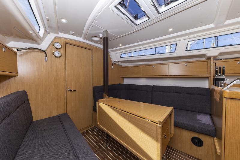 Book yachts online - sailboat - Bavaria Cruiser 34 Style - Lina - rent