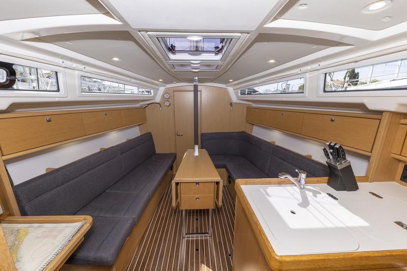 Book yachts online - sailboat - Bavaria Cruiser 34 Style - Lina - rent