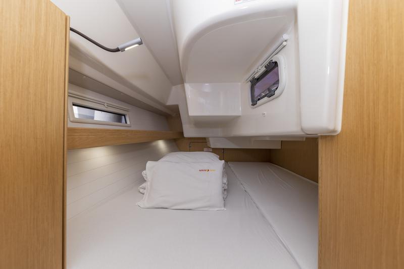 Book yachts online - sailboat - Bavaria Cruiser 34 Style - Lina - rent