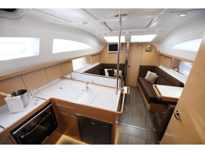 Book yachts online - sailboat - Elan 40 Impression - Vili - new sails 2021. - rent