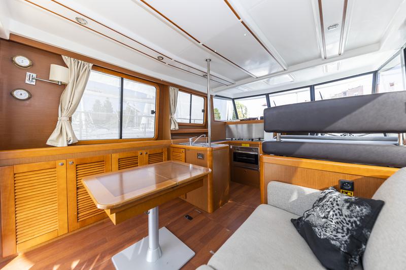 Book yachts online - motorboat - Swift Trawler 34 Fly - Blue Sky - rent