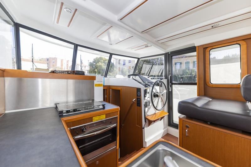 Book yachts online - motorboat - Swift Trawler 34 Fly - Blue Sky - rent