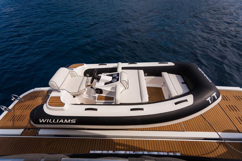Book yachts online - powercatamaran - Fountaine Pajot 44 - UMBRELLA VICTORIA - rent
