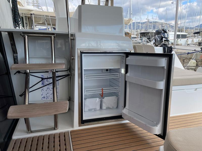 Book yachts online - catamaran - Fountaine Pajot Elba 45 - MALI HAVANA - rent