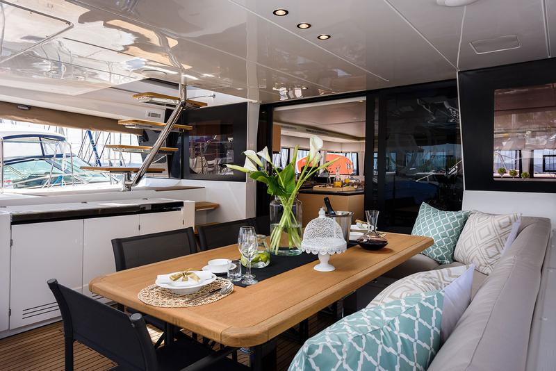 Book yachts online - catamaran - Lagoon 620 - OPAL - rent