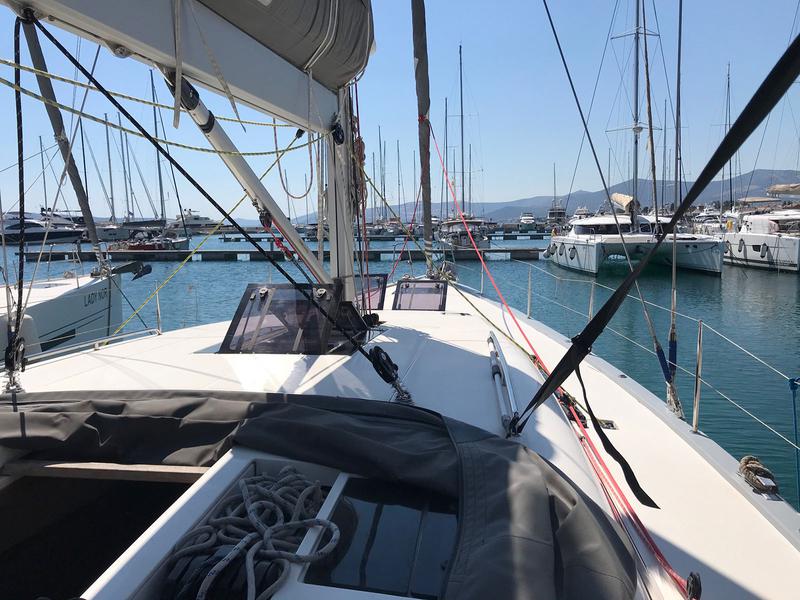 Book yachts online - sailboat - More 55 - PIXEL - rent