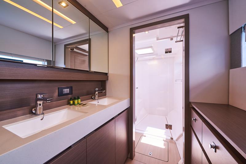 Book yachts online - powercatamaran - Leopard 53 PC - GOOD VIBES owner version - rent