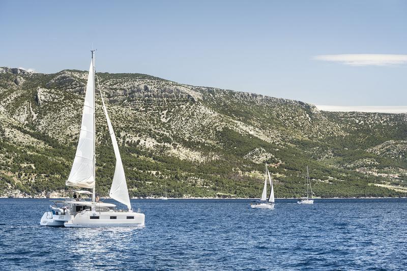 Book yachts online - catamaran - Lagoon 52 F owner version - EMERALD GEMINI - rent