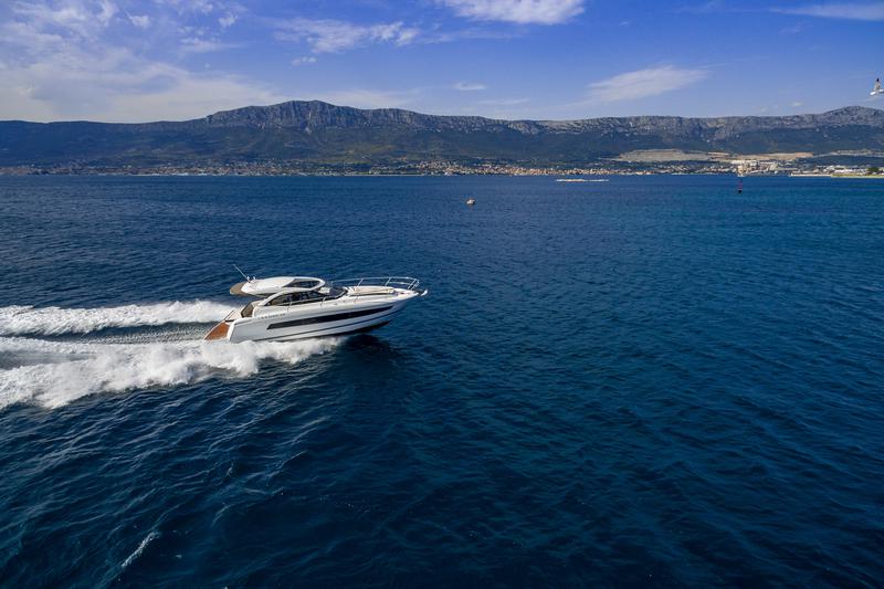 Book yachts online - motorboat - Leader 36 - CHROMIA - rent