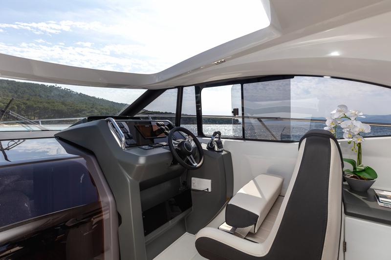 Book yachts online - motorboat - Leader 36 - CHROMIA - rent