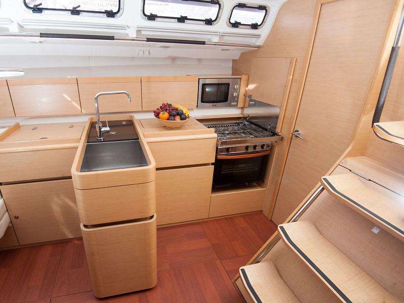 Book yachts online - sailboat - Beneteau First 45 - VENUS - rent