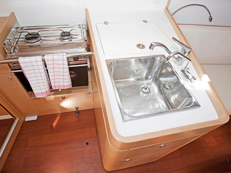 Book yachts online - sailboat - Beneteau First 35 - THETIS - rent
