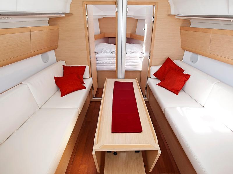 Book yachts online - sailboat - Beneteau First 35 - THETIS - rent