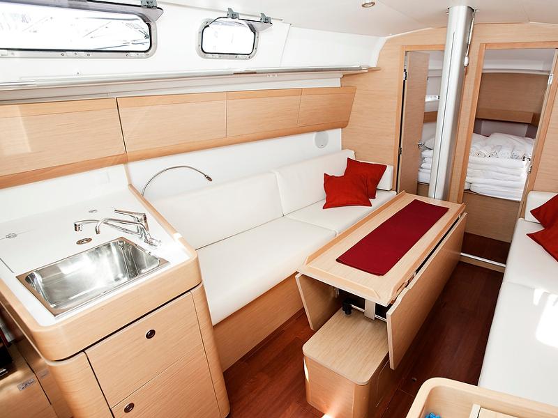Book yachts online - sailboat - Beneteau First 35 - THETIS - rent