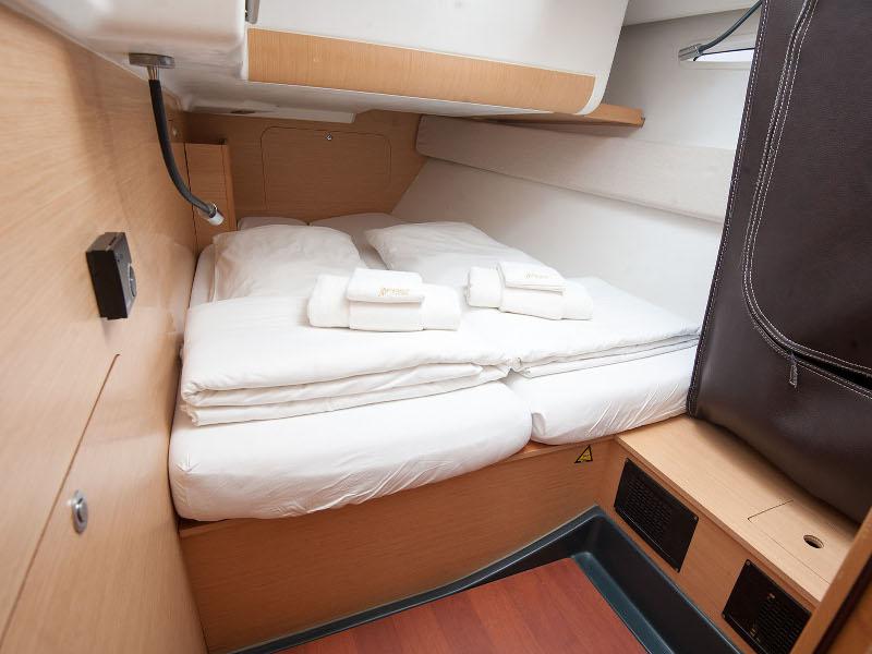 Book yachts online - sailboat - Beneteau First 45 - YASMIN - rent