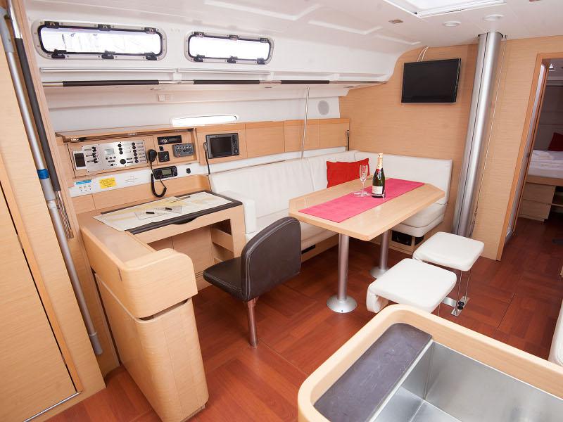 Book yachts online - sailboat - Beneteau First 45 - ARIADNE - rent