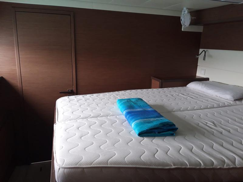 Book yachts online - catamaran - Lagoon 52F - Cala Luna  - rent