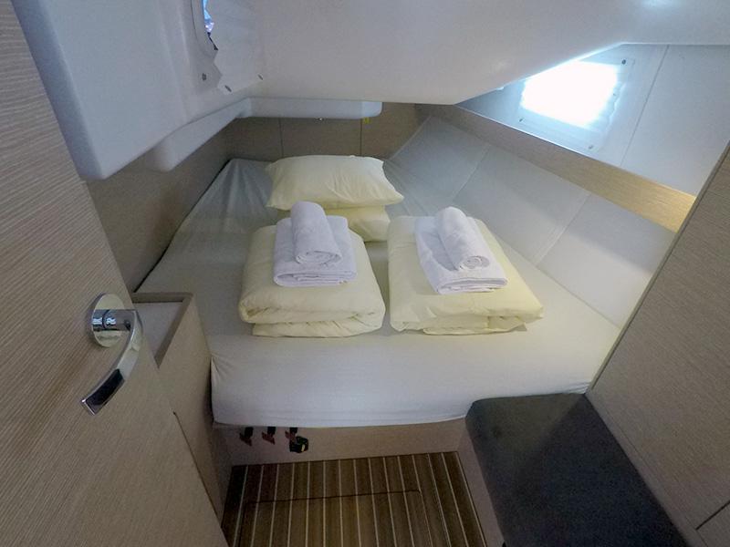 Book yachts online - sailboat - Elan 40 Impression - Silente - rent
