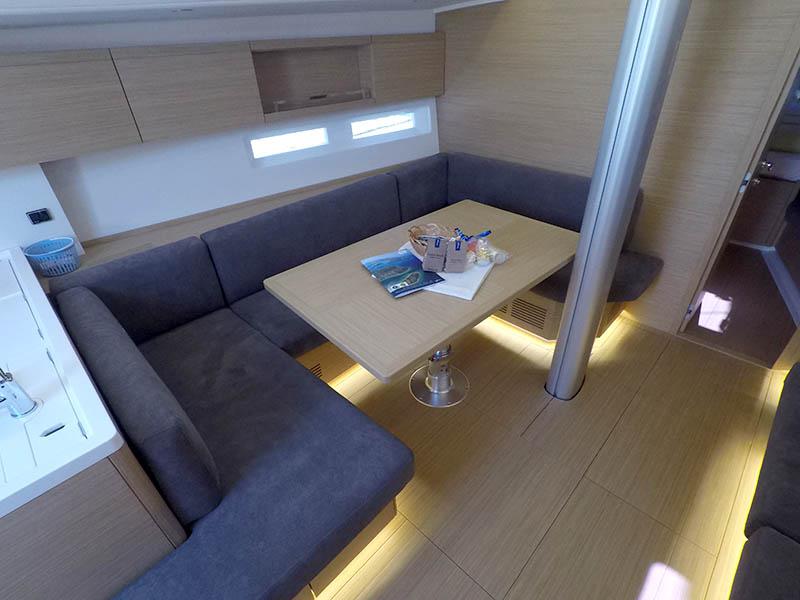 Book yachts online - sailboat - Grand Soleil 44 - Sportski Vuk 44 - rent