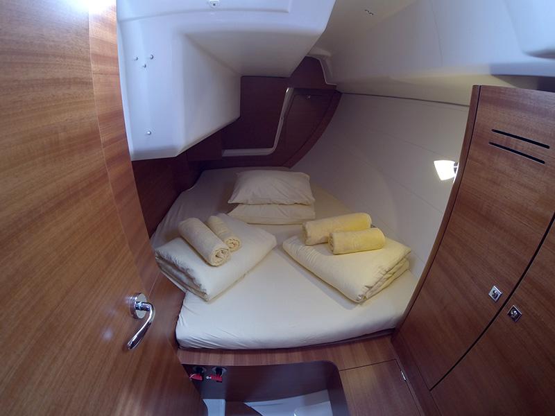 Book yachts online - sailboat - Dufour 350 GL - Luka - rent
