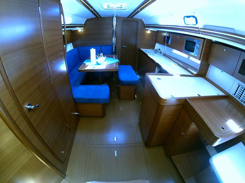 Book yachts online - sailboat - Dufour 375 GL - China girl - rent