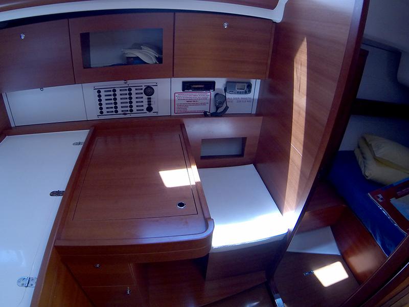 Book yachts online - sailboat - Dufour 375 GL - China girl - rent