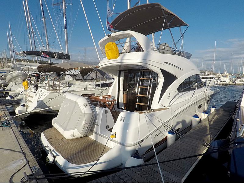 Book yachts online - motorboat - Beneteau Antares 36 - Mandalina II - rent